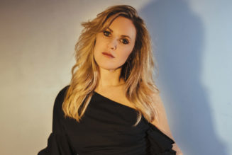 Liz Phair Exits Summer Tour With Alanis Morissette & Garbage
