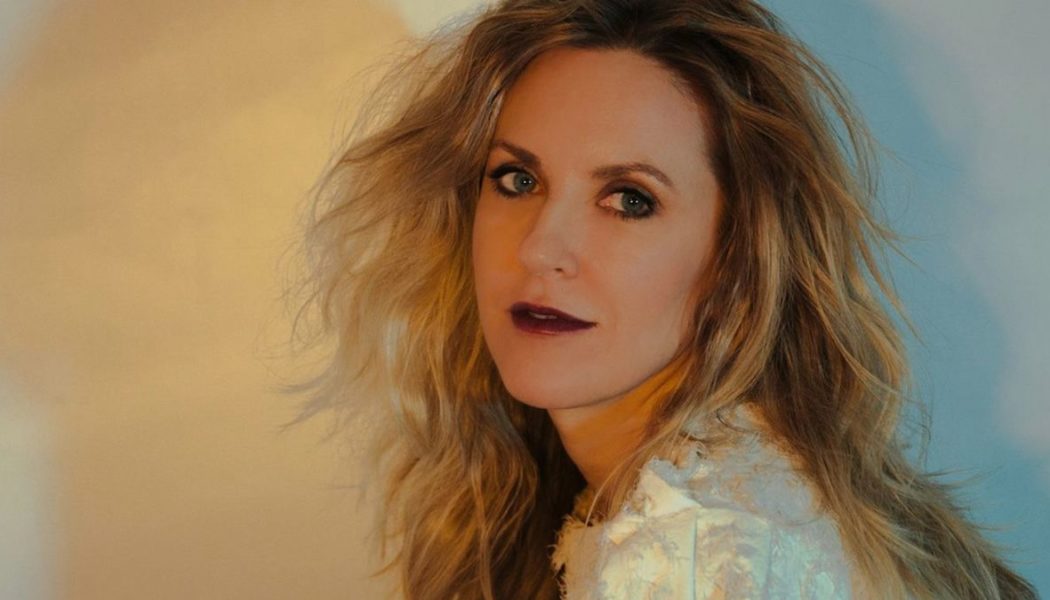 Liz Phair Pulls Out of Tour With Alanis Morissette and Garbage, Replaced by Cat Power