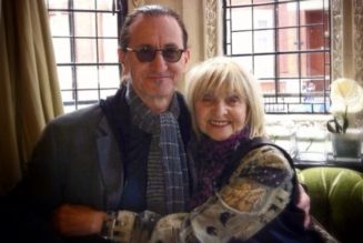 RUSH’s GEDDY LEE Mourns Death Of His Mother