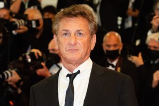 Sean Penn Demands Everyone on Set for Gaslit Be Vaccinated Before He’ll Return to Work