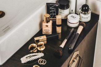 The Right Way to Clean Your Makeup Brushes, According to a Pro