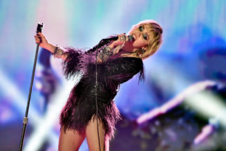 Watch Miley Cyrus Cover Cocteau Twins’ ‘Heaven or Las Vegas’ in Las Vegas
