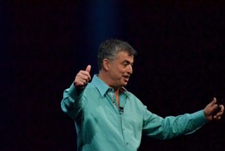 Apple updates Eddy Cue’s title to better reflect its turn to services