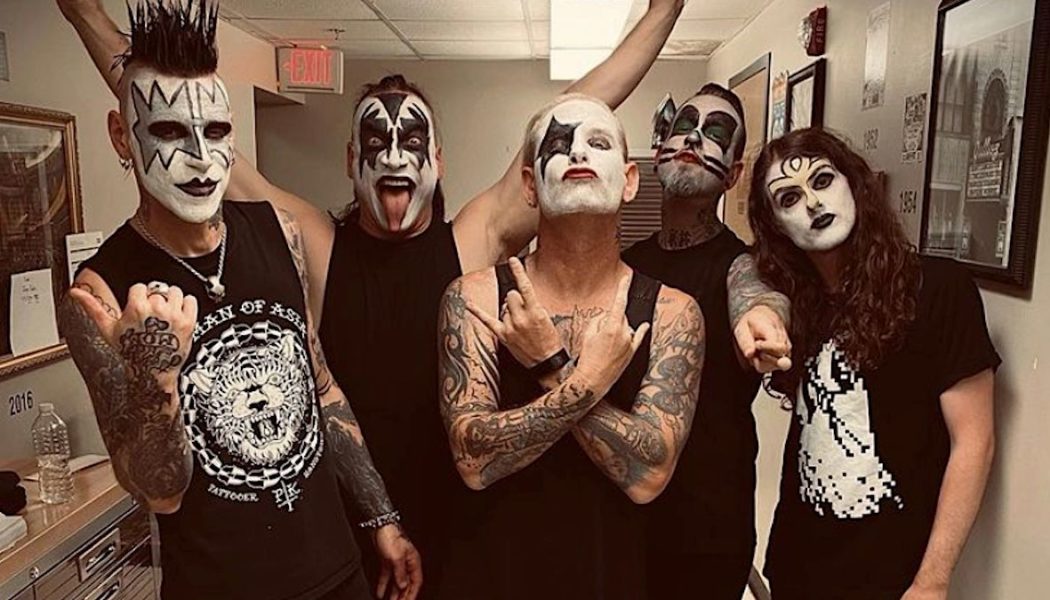 Corey Taylor and His Band Wear KISS Makeup, Perform Slipknot and Nine Inch Nails Songs: Watch