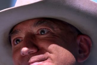 Jeff Bezos’ Blue Origin sues NASA, escalating its fight for a Moon lander contract