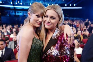 Kelsea Ballerini Covers Taylor Swift’s ‘Teardrops on My Guitar’ on Jonas Brothers Tour: Watch