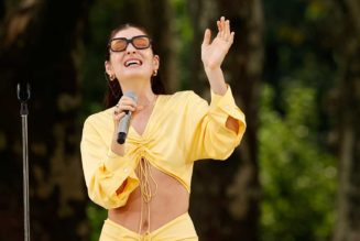 Lorde Brings Beach Vibes for ‘Solar Power’ Performance on ‘Late Show’: Watch