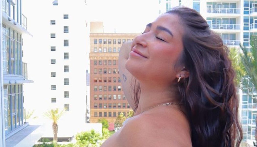 Psst, Thin Hair Types: This Trick Gets You Big Hair Fast