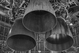 SpaceX Installs 29 Engines on Massive ‘Super Heavy’ Booster for Starship’s First Orbital Test Flight