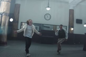 The Kid LAROI Celebrates ‘Stay’ Topping Hot 100… While ‘Locked in a Room’ With COVID