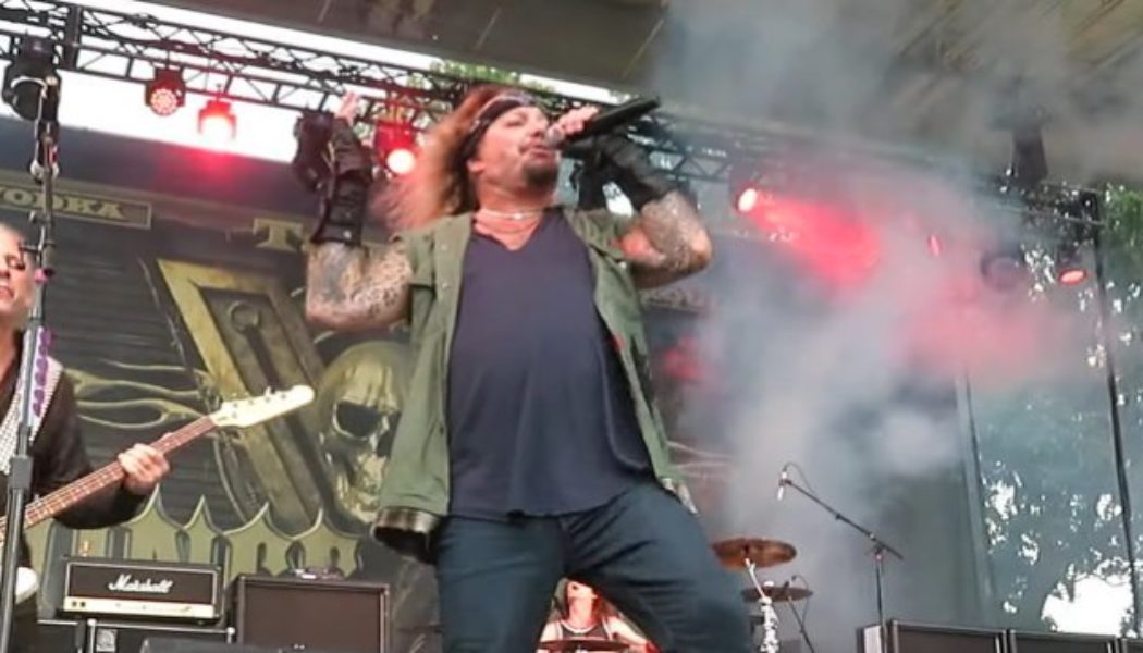 Watch VINCE NEIL Play Two More Solo Concerts This Weekend