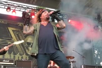 Watch VINCE NEIL Play Two More Solo Concerts This Weekend