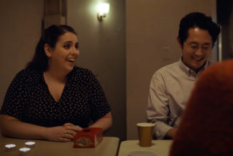 A24 Drops First Trailer for The Humans with Beanie Feldstein & Steven Yeun: Watch