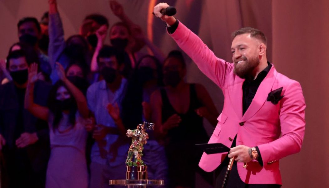 Conor McGregor Calls Machine Gun Kelly A “Vanilla Boy Rapper” After VMA Drama [Video]