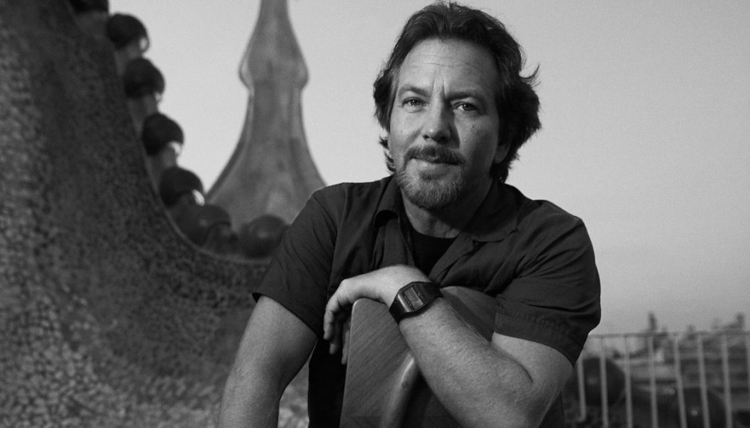 Eddie Vedder Announces New Solo Album Earthling, Shares “Long Way”: Stream