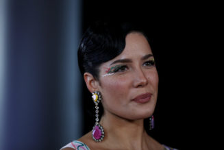 Halsey Drops Four Remixes of ‘I am not a woman, I’m a god’