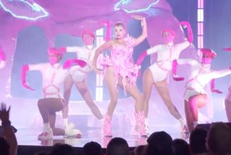 Kim Petras Goes Bubblegum for “Future Starts Now” at the 2021 MTV VMAs Pre-Show: Watch
