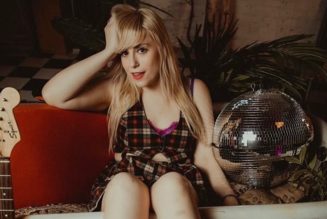 Lane Moore Sweetly Swipes Locals on Tinder Live