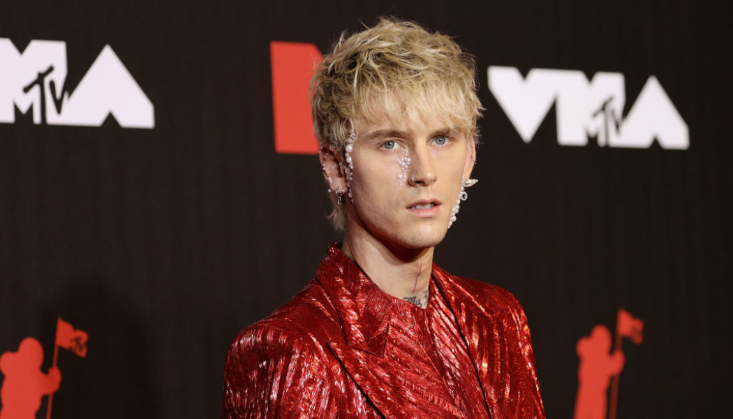 MTV VMAs 2021: Machine Gun Kelly Wins Best Alternative for ‘My Ex’s Best Friend’