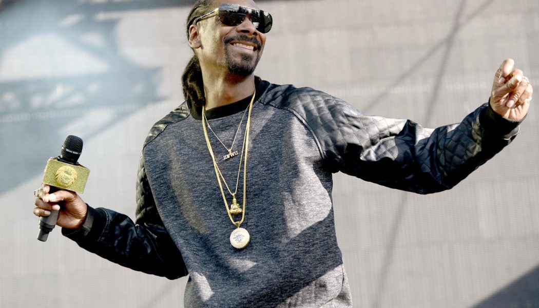 Snoop Dogg, Crypto Expert? Rapper Claims to Run Popular NFT Twitter Account