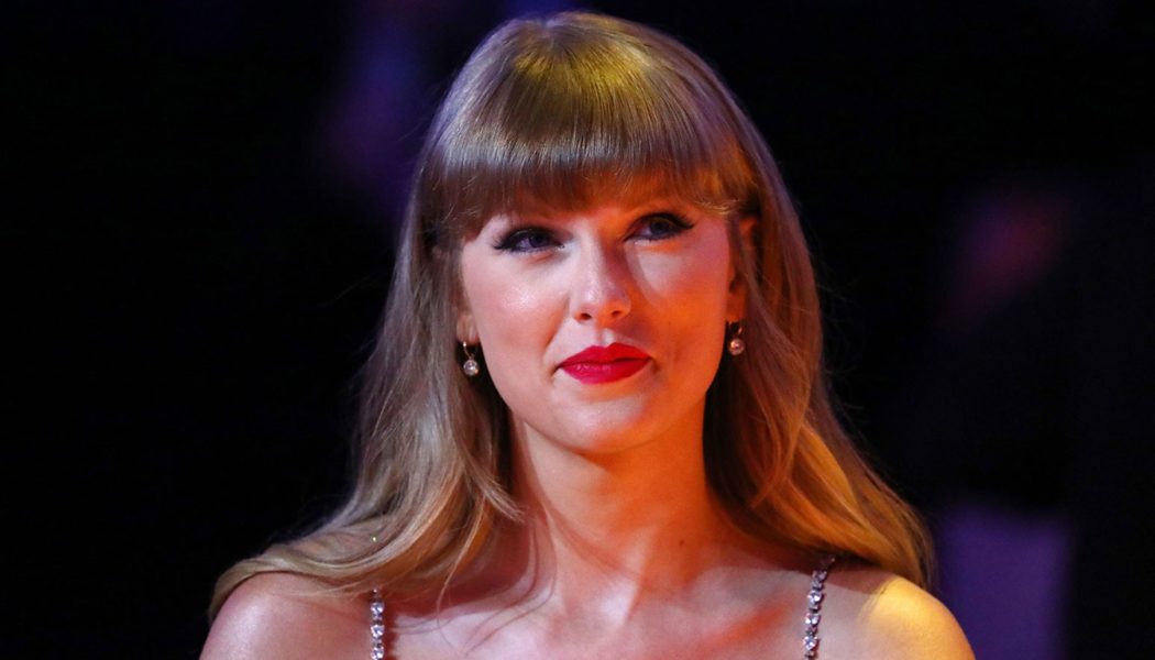 Taylor Swift Celebrates Anita Baker Getting Her Masters Back: ‘What a Beautiful Moment’