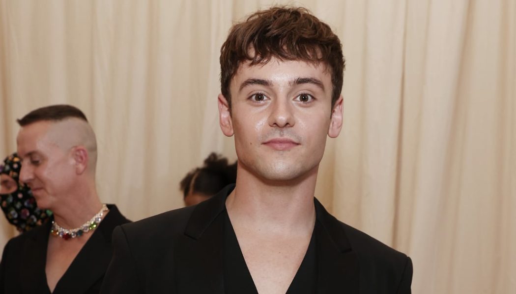 Tom Daley’s Met Gala Prep Included Knitting a Harry Styles-Inspired Cardigan