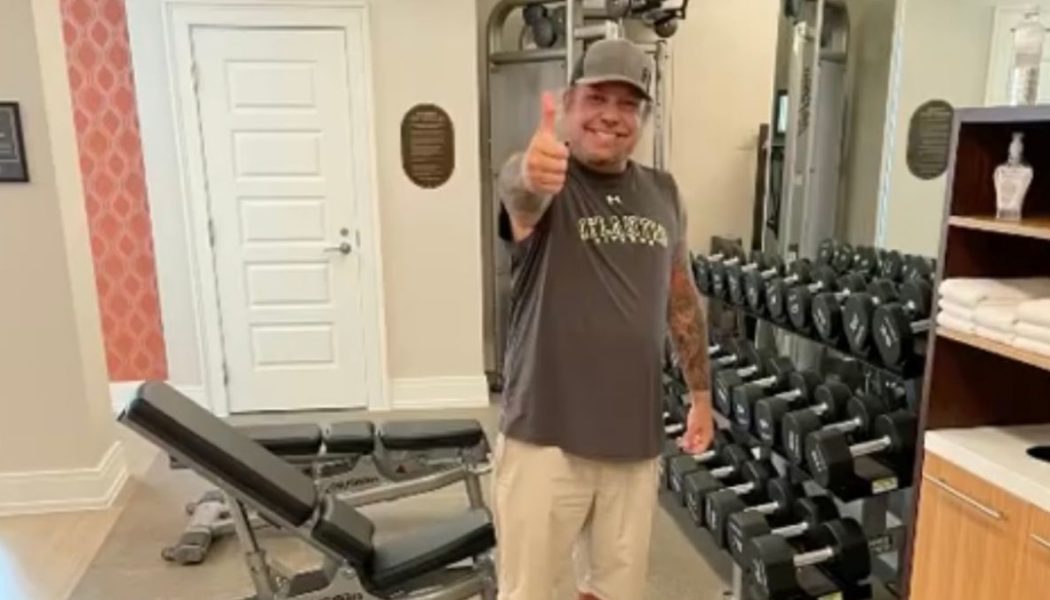 Vince Neil Tried Out Fat-Burning Procedure Ahead of Motley Crüe Tour