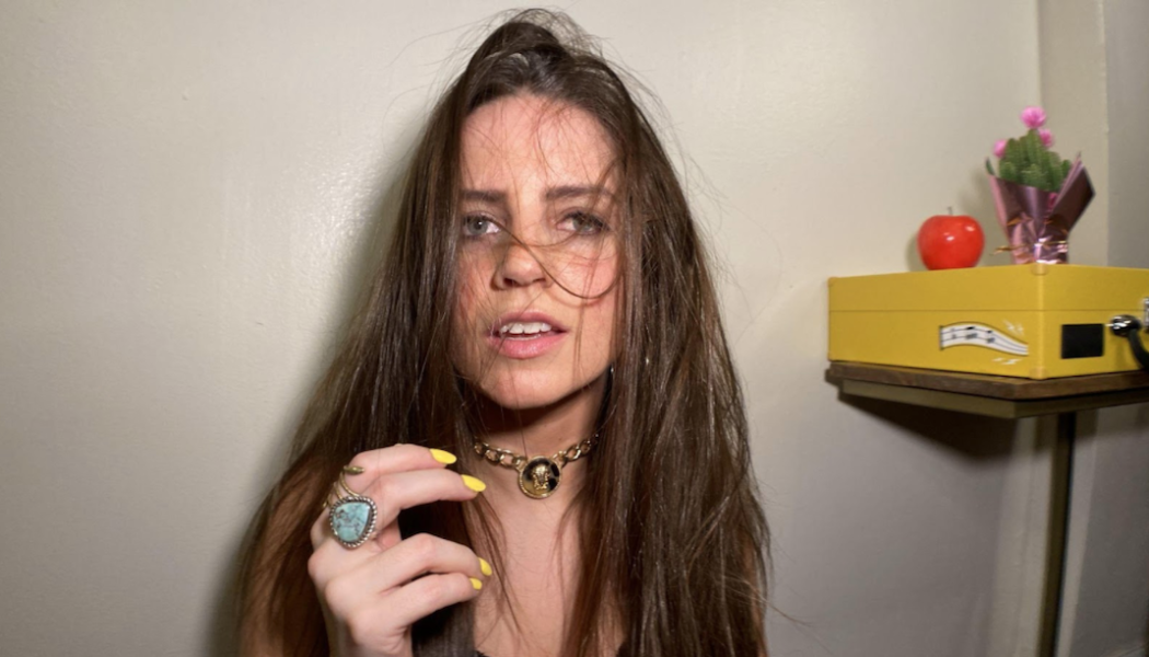 15 Minute Live Performances: Kate Vargas