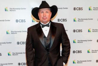 Garth Brooks & RIAA to Honor Charley Pride With Lifetime Achievement Award
