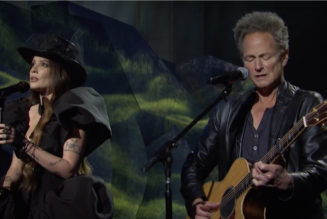 Halsey Performs “Darling” with Lindsey Buckingham on SNL: Watch
