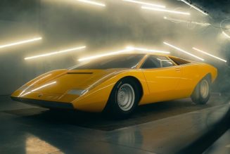 Lamborghini Faithfully Recreated the 1971 Countach LP 500