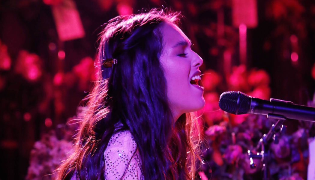 Olivia Rodrigo Performs “traitor” on Kimmel: Watch