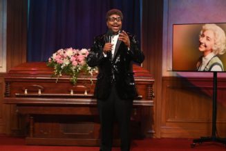 R. Kelly’s ‘I Believe I Can Fly’ Horrifies Mourners in ‘SNL’ Funeral Sketch: Watch