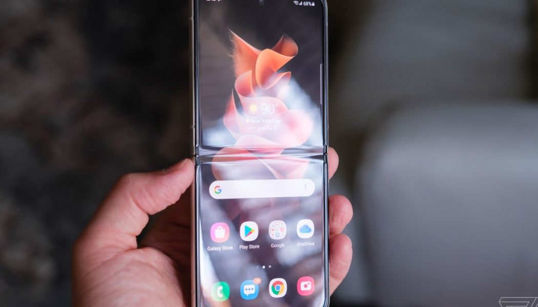 Samsung tries to prove its foldable phones are tough in a new test video