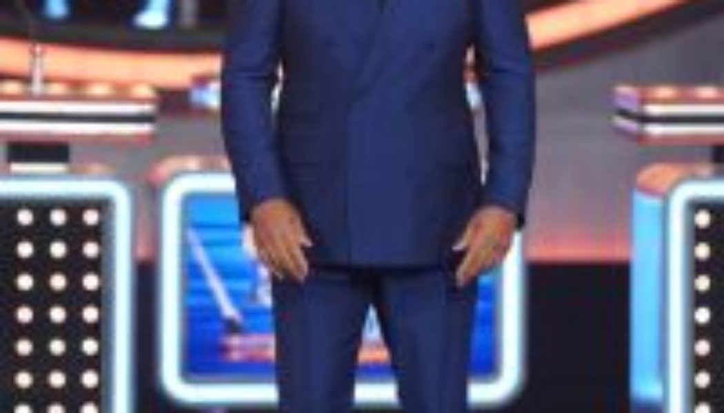 Steve Harvey Drops All-Green Outfit Pic, Twitter Reacts As One Can Expect