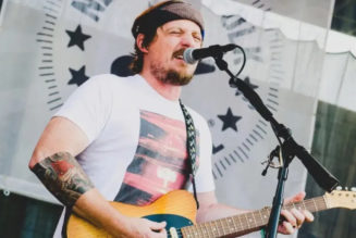 Sturgill Simpson Cancels Remaining Tour Dates Due to Vocal Cord Injury