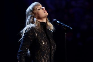 Taylor Swift Helps Induct Carole King, Sings ‘Will You Love Me Tomorrow’ at Rock Hall Ceremony