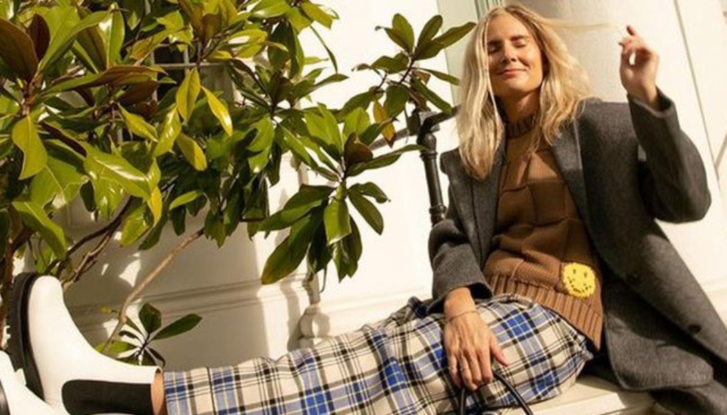 The Coolest Autumn Outfits Have This Old Trend in Common