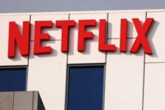 Trans Netflix Employees Plan Walkout In Protest To Dave Chappelle’s ‘The Closer’