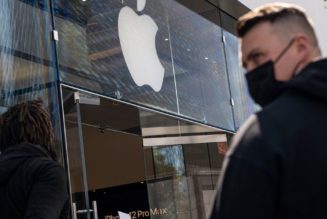 Apple reportedly will start phasing out mask requirements for US retail store customers