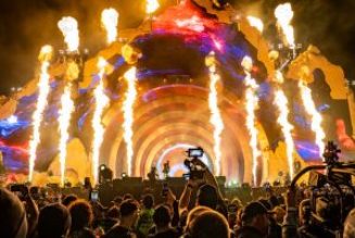 Astroworld Festival Cancelled After Crowd Surge Leaves 8 Dead, Several More Injured