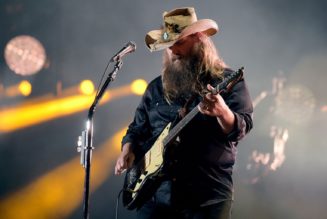 Chris Stapleton Brings On the Chills With ‘Cold’ Performance at 2021 CMA Awards: Watch