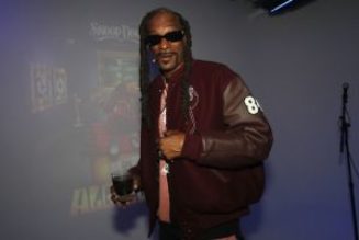“I Should Be Runnin’ That Sh*t”: Snoop Dogg Has Aspirations Of Running Death Row Records