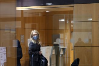 In her Theranos fraud case, Elizabeth Holmes is speaking for herself