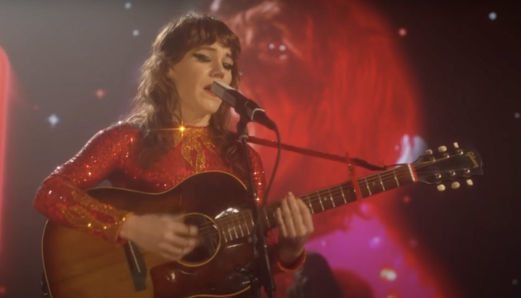 Jenny Lewis Performs “Puppy and a Truck” on Fallon: Watch