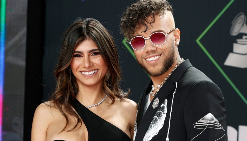 Jhay Cortez Talks ‘Timelezz’ & Plays Couples Trivia With Mia Khalifa at 2021 Latin Grammys