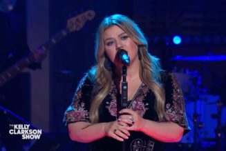 Kelly Clarkson Carries On ‘Kellyoke’ Wins With ‘Welcome to the Black Parade’ Cover