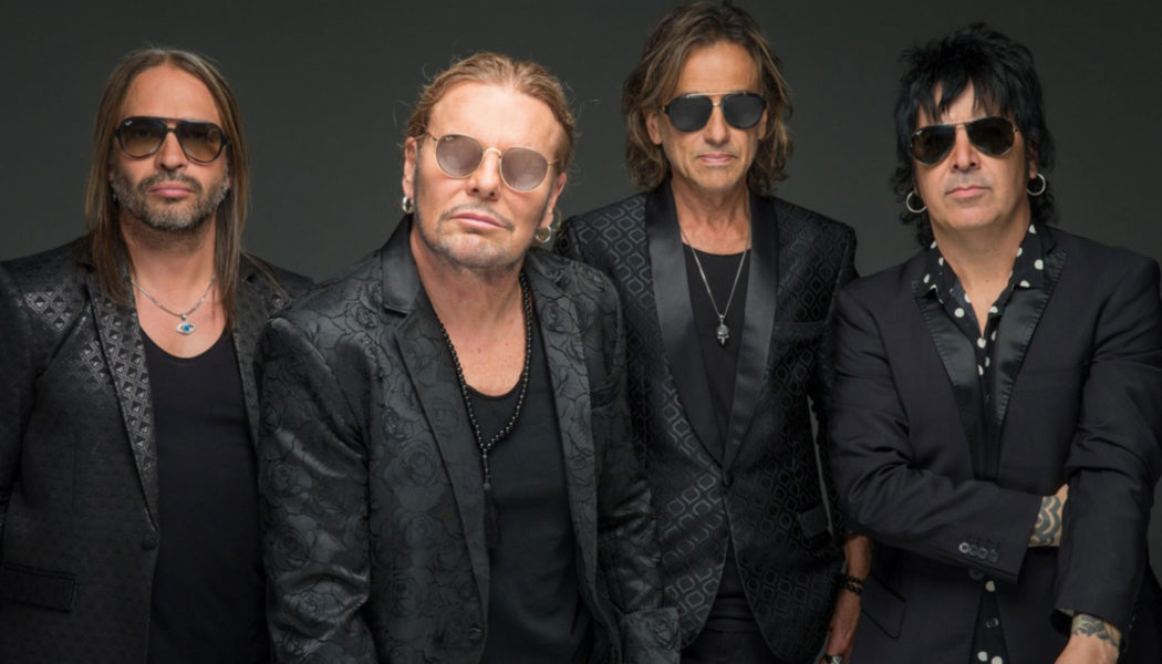 Mana & Alejandro Fernandez Perform ‘Mariposa Traicionera’ For 2021 Latin Grammys