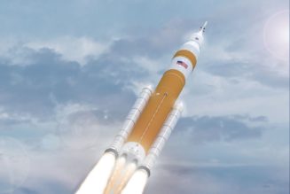 NASA delays ambitious human lunar landing to 2025