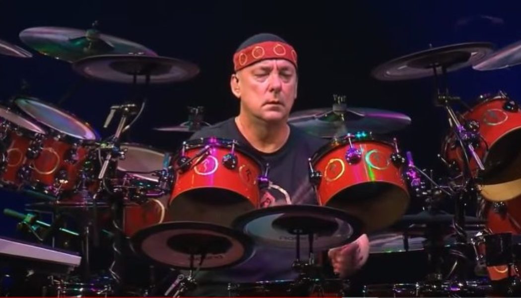 NEIL PEART’s Wife And Daughter Accept ‘Lifetime Achievement Award’ On His Behalf At PASIC (Photo)